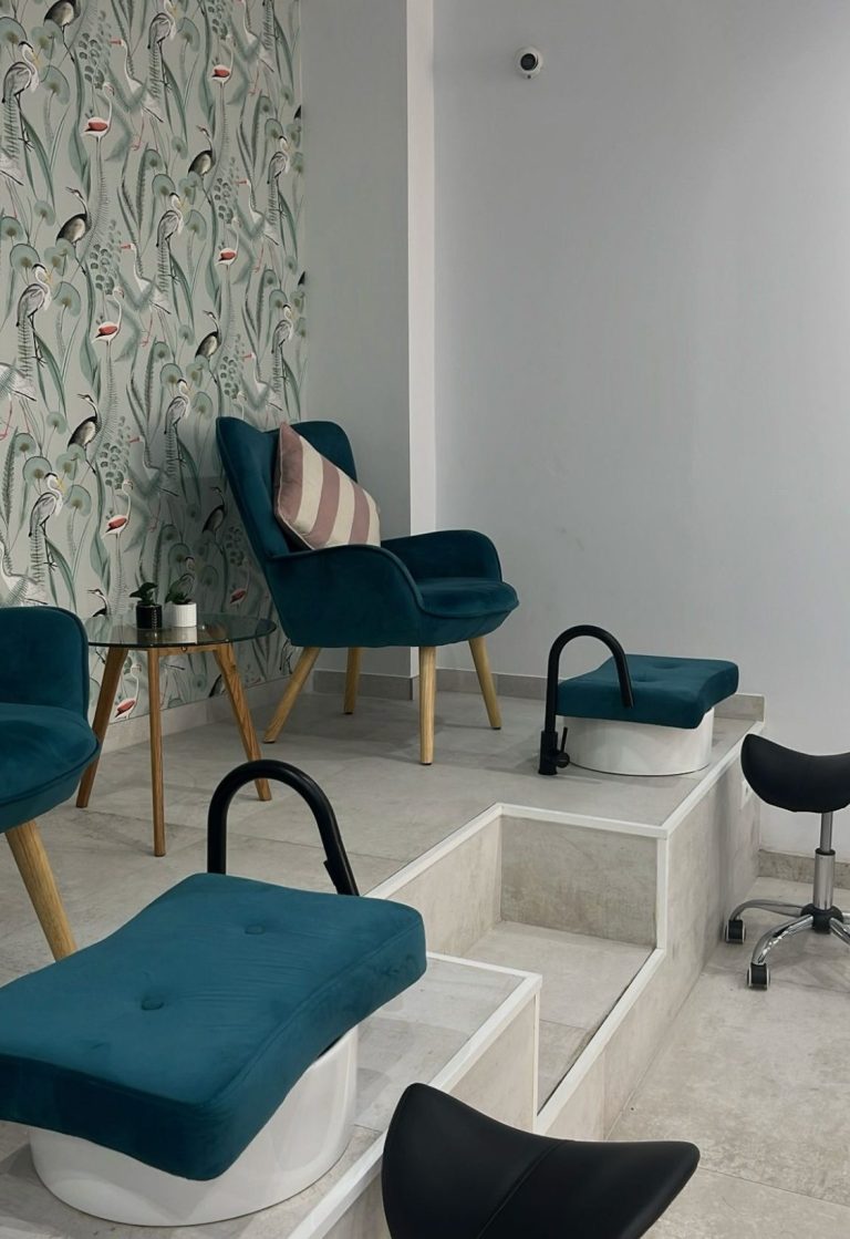 Pedicura profesional
Baños relajantes para pies
Tratamiento de pedicura
Sillones ergonómicos para pedicura
Cuidado de pies